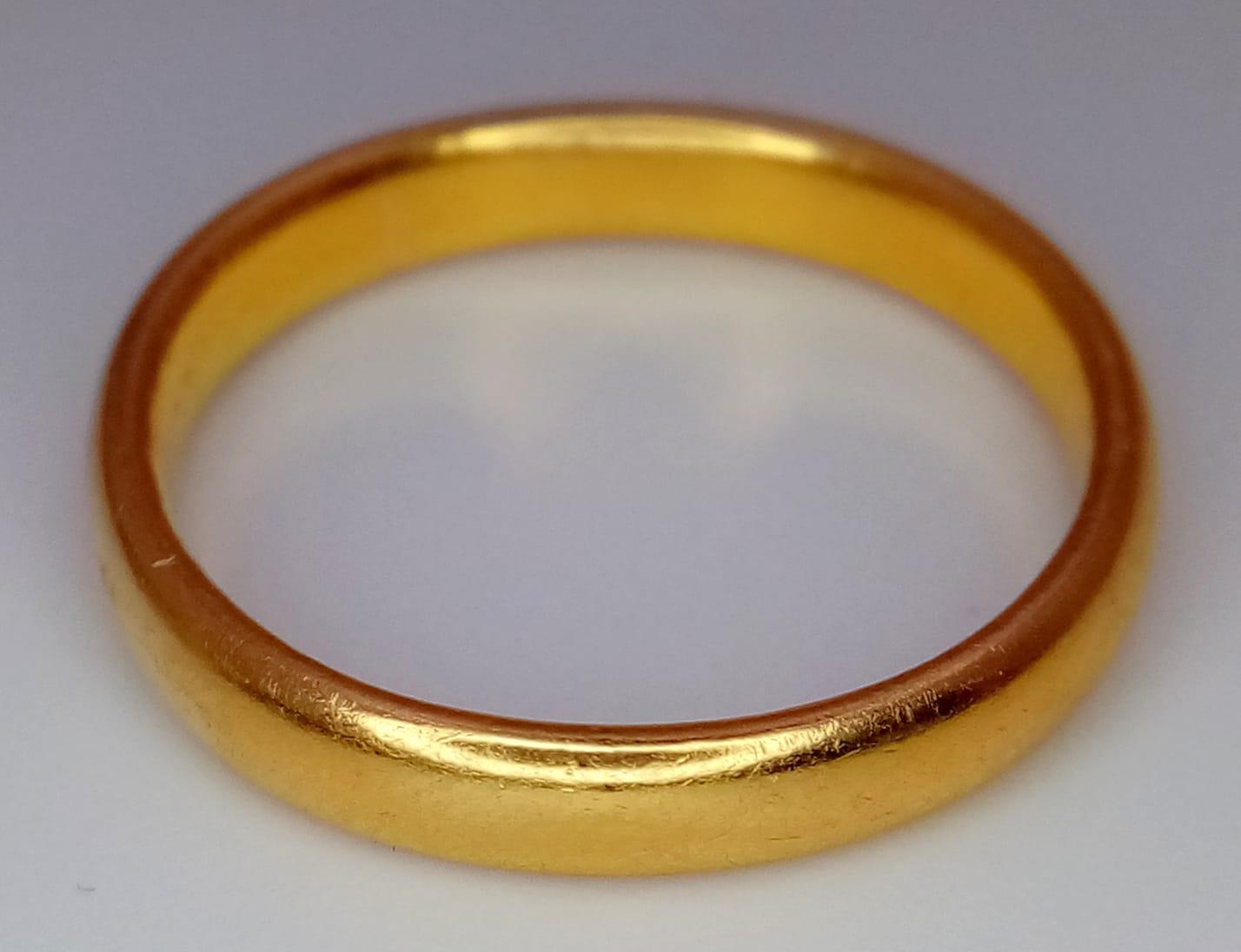 A Vintage 22K Yellow Gold Band Ring. Size P. 5.11g weight. Full UK hallmarks. - Image 3 of 4