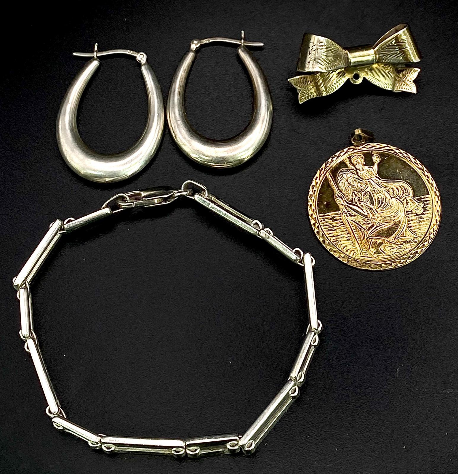 An Eclectic 925 Silver Mix - gilded St Christopher pendant, a pair of horse shoe hoop earrings, a - Image 2 of 6