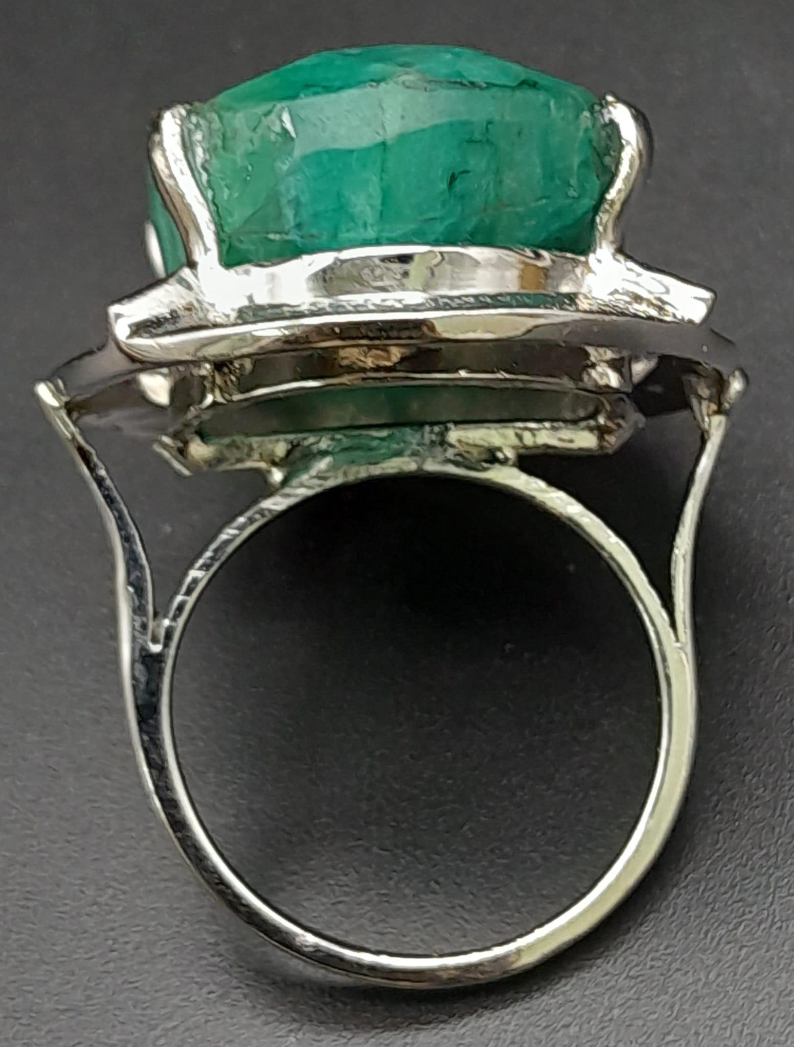 A 50ct Brazilian Oval Cut Emerald Ring. Set in 925 Sterling Silver. Size P. Comes with a - Image 4 of 7