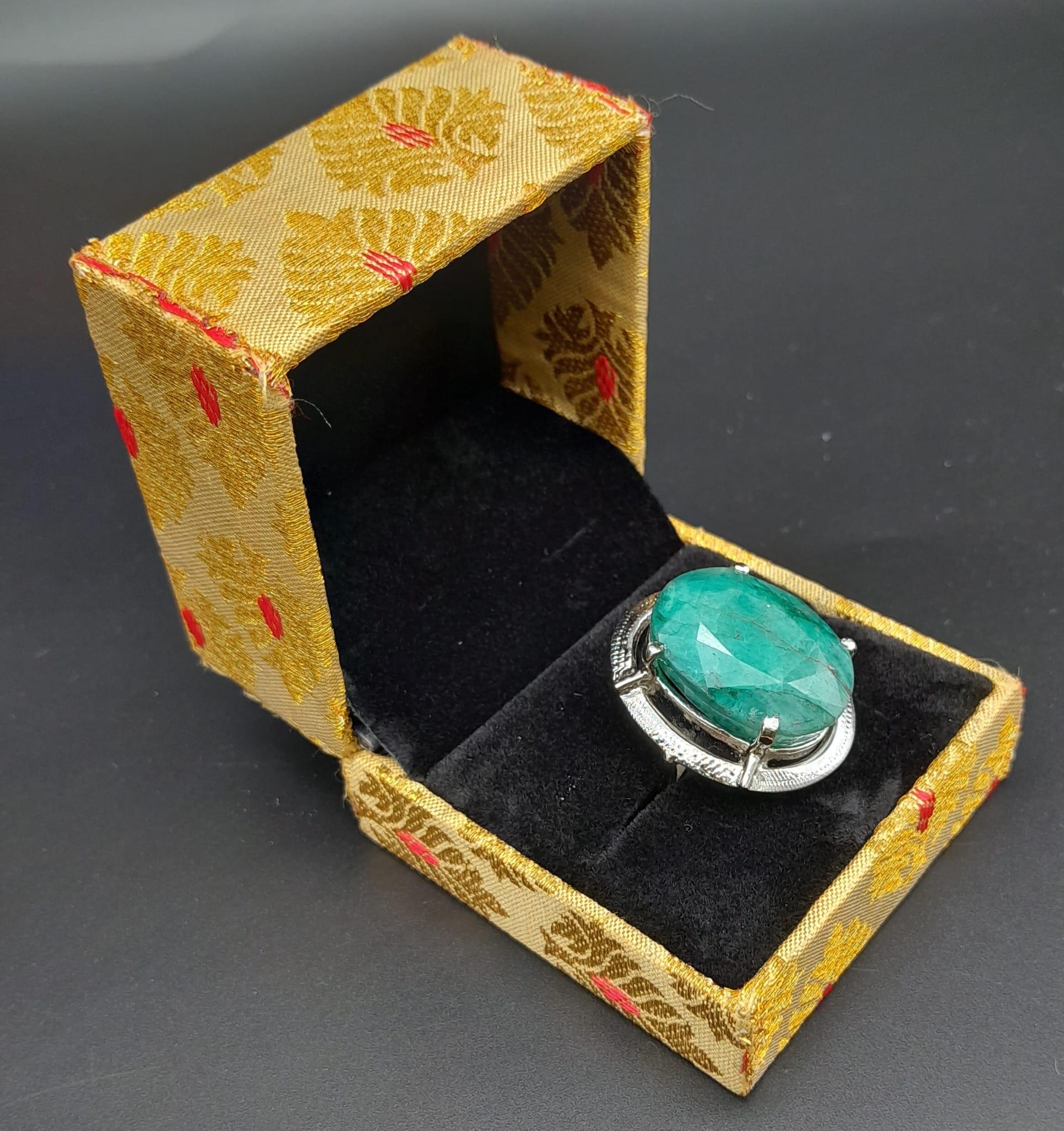 A 50ct Brazilian Oval Cut Emerald Ring. Set in 925 Sterling Silver. Size P. Comes with a - Image 6 of 7