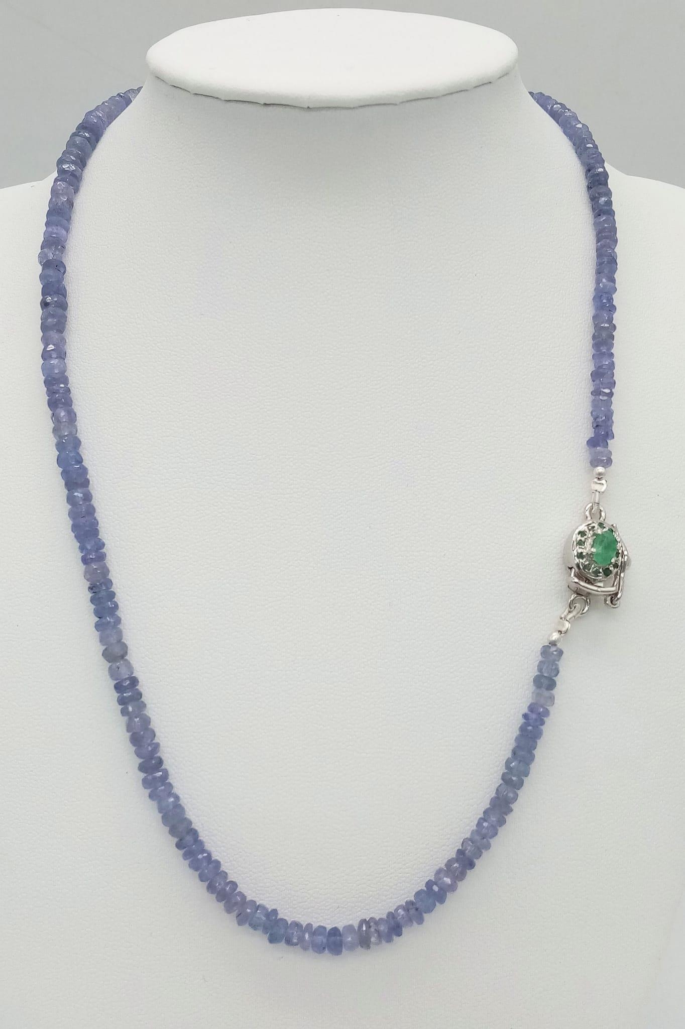 A 95ct Tanzanite Gemstone Single Strand Necklace with Emerald Clasp. 3mm beads set in 925 Silver. - Image 2 of 4