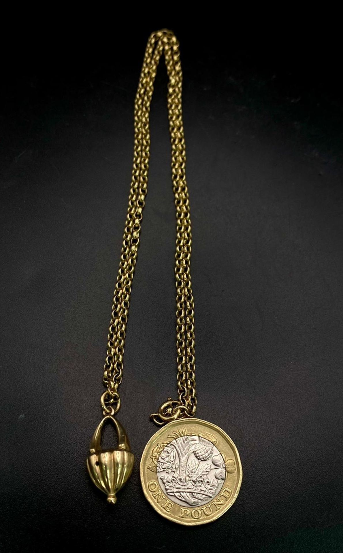 An Antique 9K Yellow Gold Floral Basket Pendant on a 9K Yellow Gold Small Belcher Link Necklace. - Bild 3 aus 3