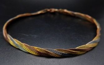 A 9 K three coloured gold chain bracelet, length: 18 cm, weight: 4.3 g.