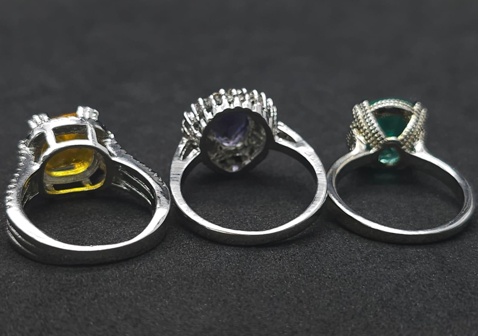 Six dress rings with a variety of gems presented in a miniature chez lounge. Very glamorous! - Image 9 of 12