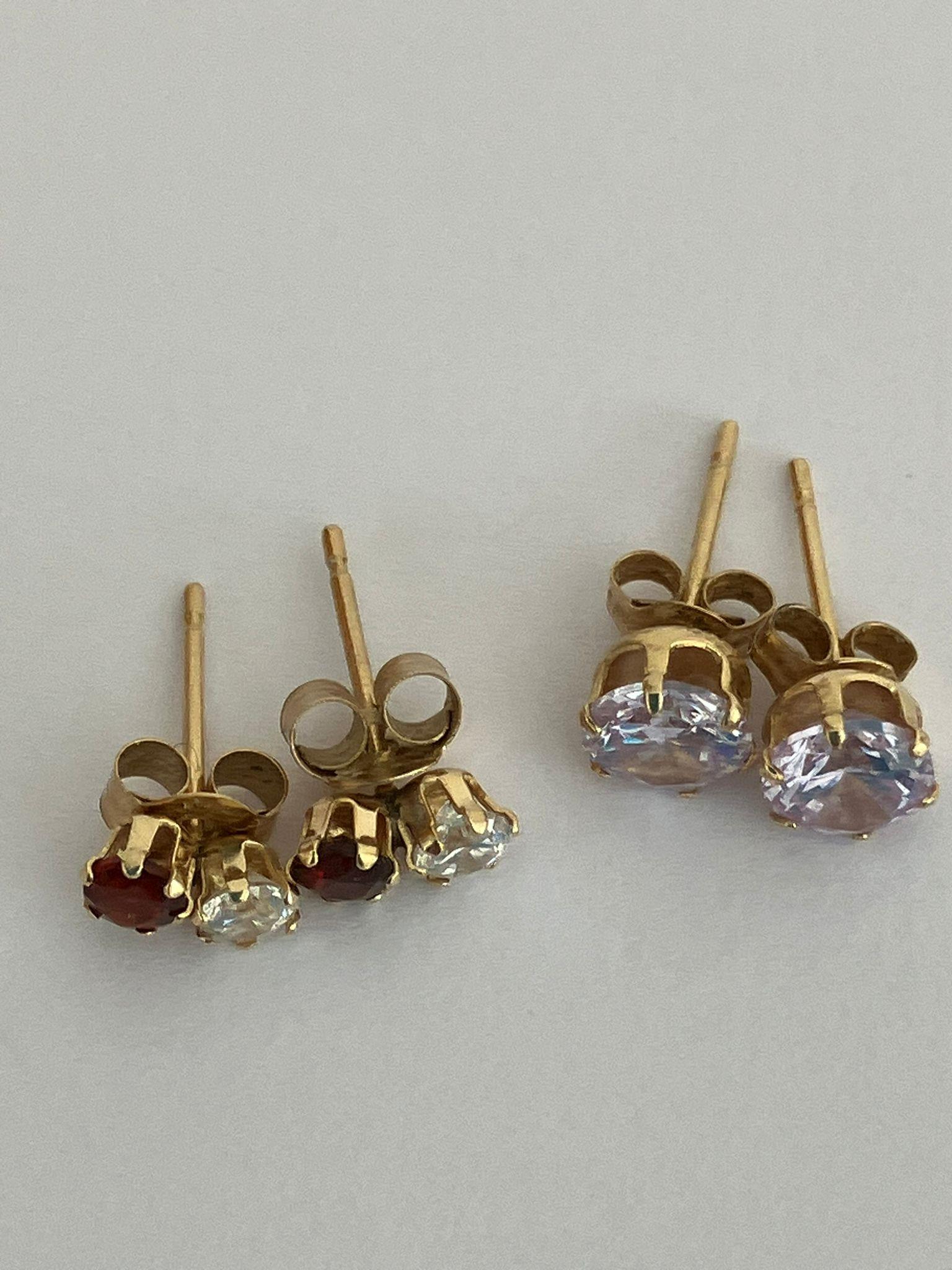 2 x pairs 9 carat GOLD gemstone set Earrings. Stud style. Complete with Gold Backs and sparkling - Image 2 of 3