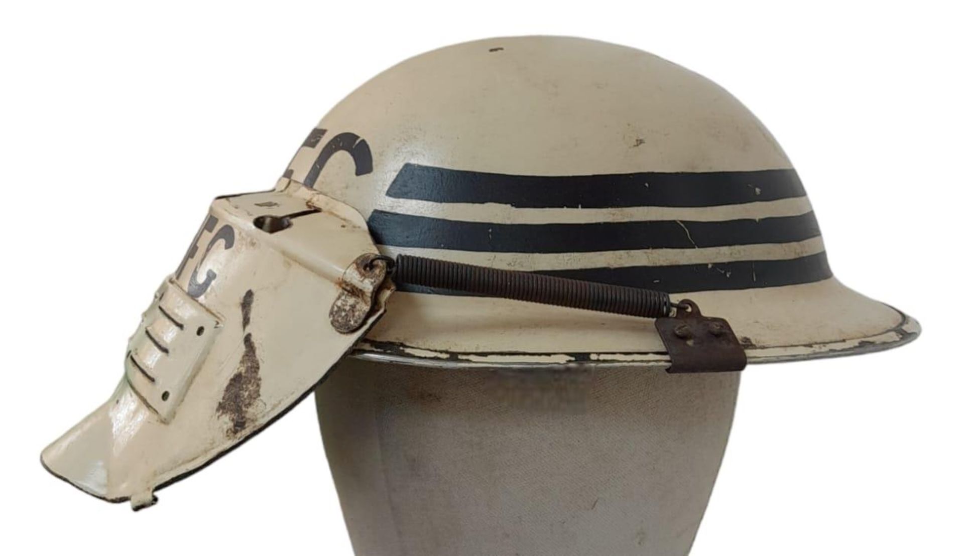 WW2 British Home Front Head Fire Guards Helmet with visor. Often used when dealing with German - Bild 2 aus 6