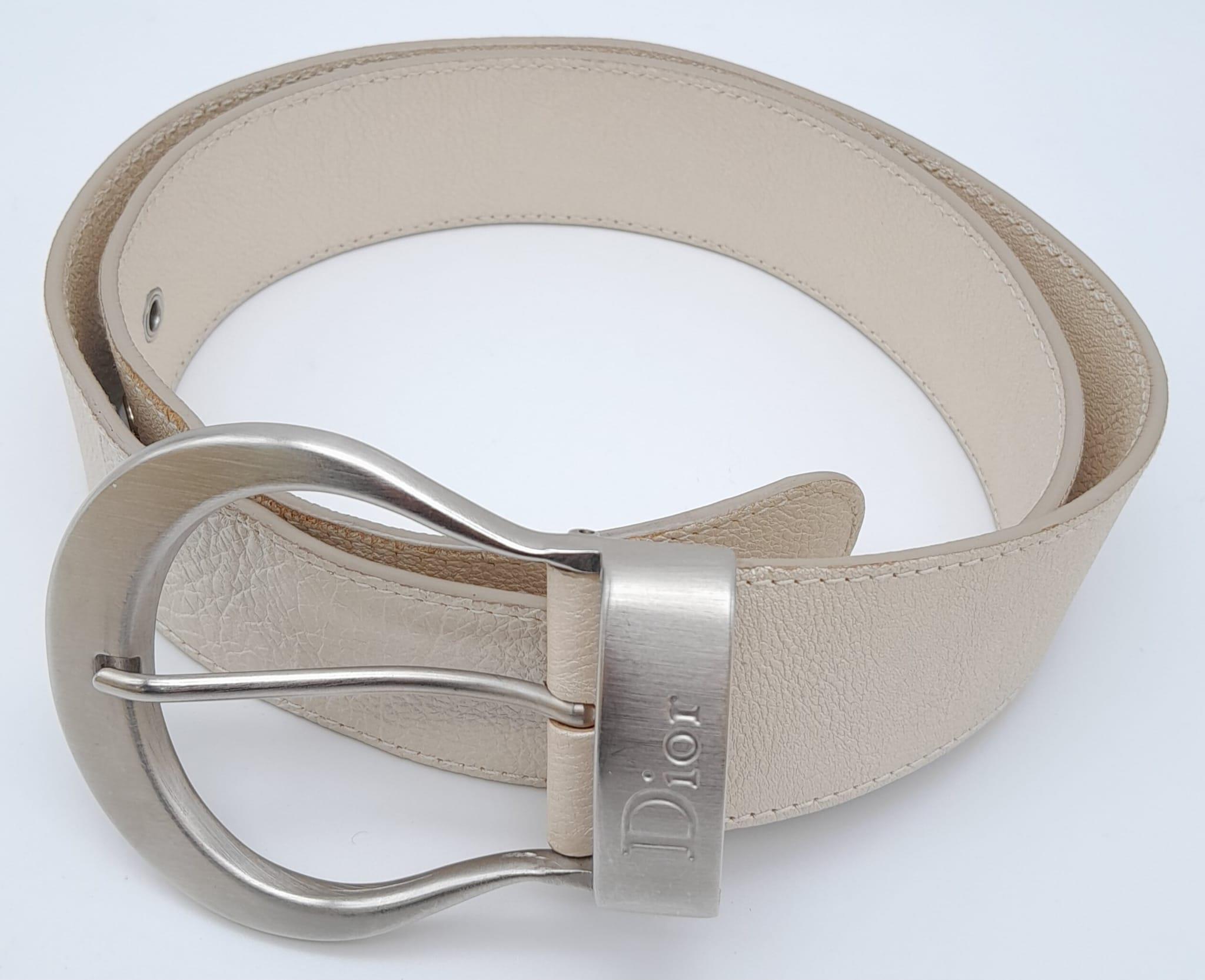 Stylish Christian Dior Leather Belt. Made in Italy, this pearlescent ivory white CD belt measures - Image 2 of 8