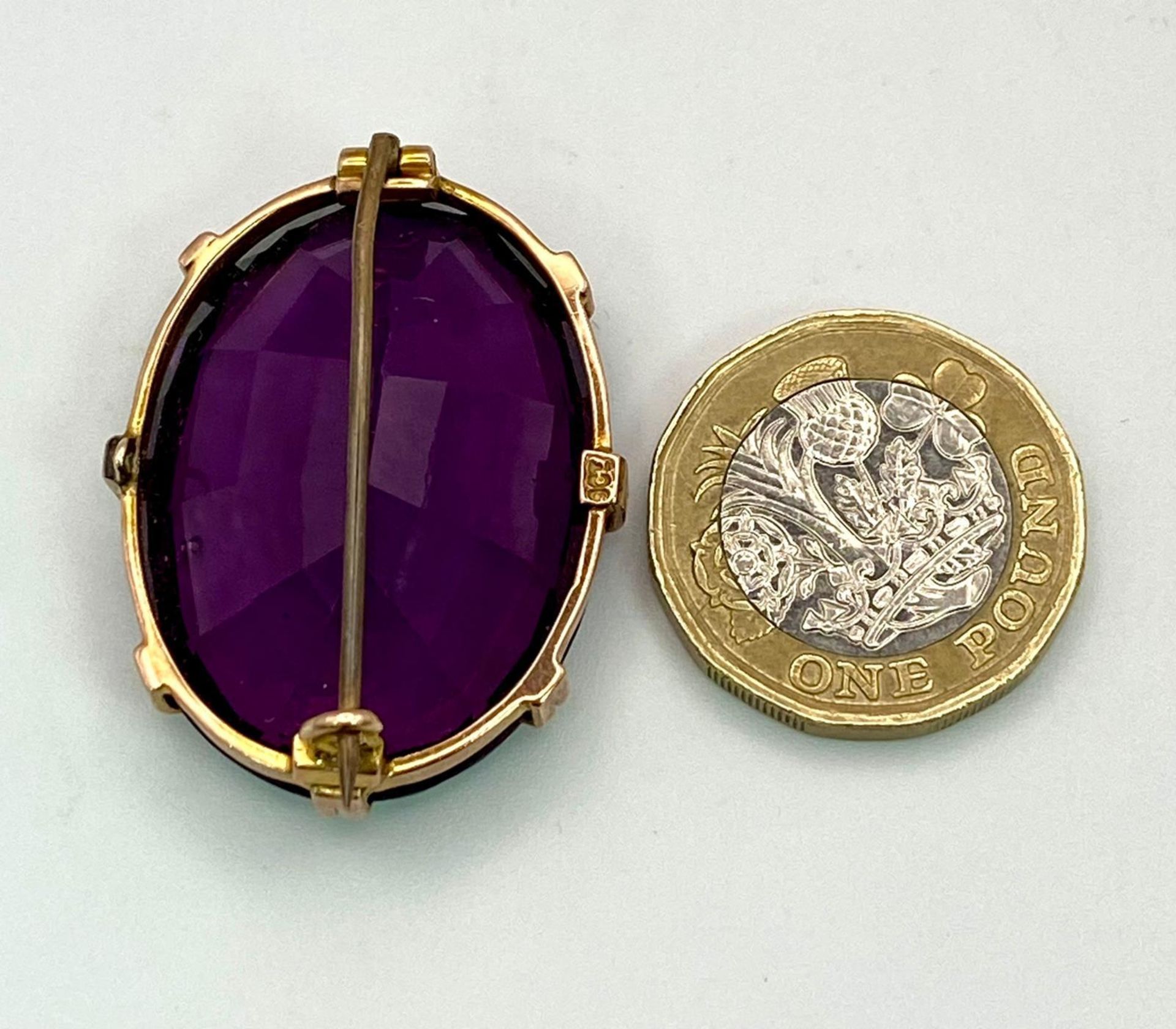 An Antique Amethyst Brooch set in 9K Rose Gold. A large oval well-faceted clean amethyst in a claw - Bild 3 aus 5