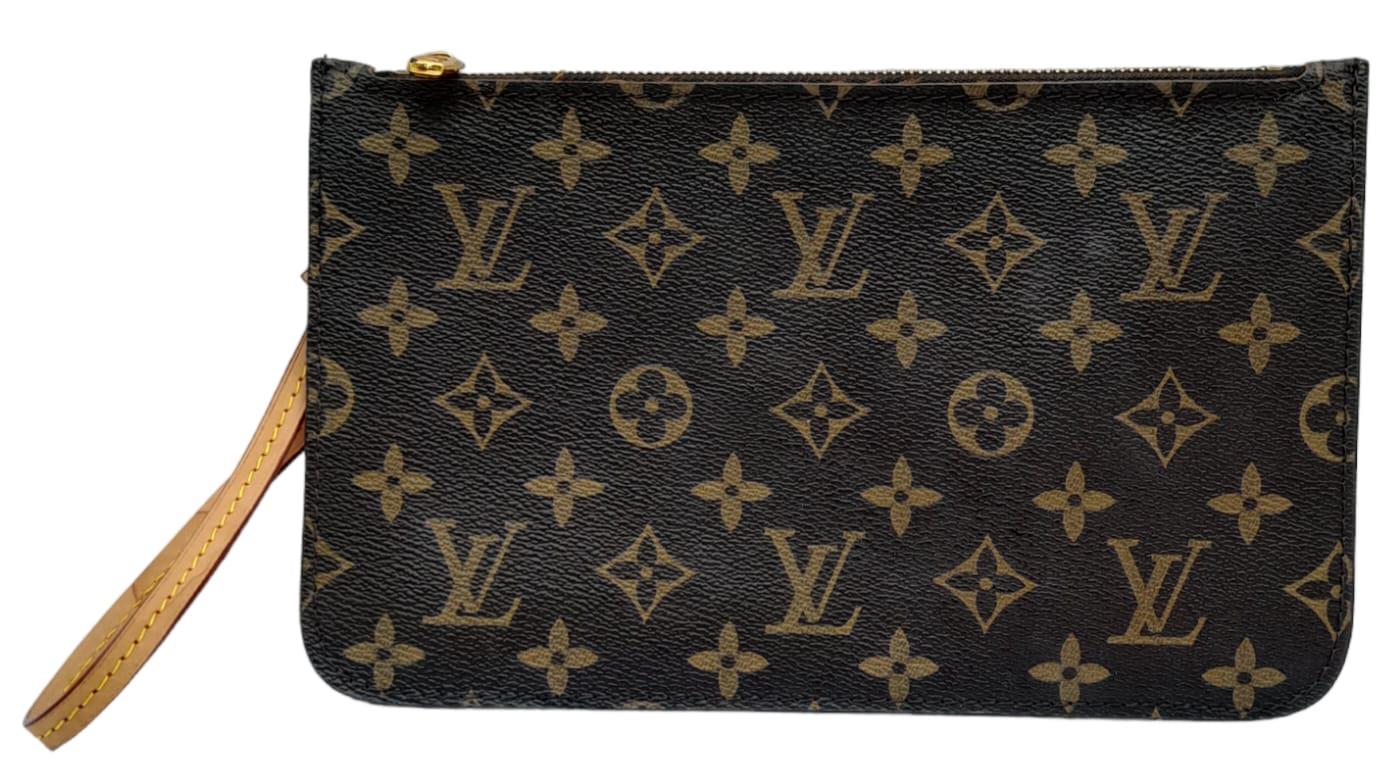 Quality Louis Vuitton Pouch in classic monogram design. Features gold tone hardware, striped - Image 2 of 8