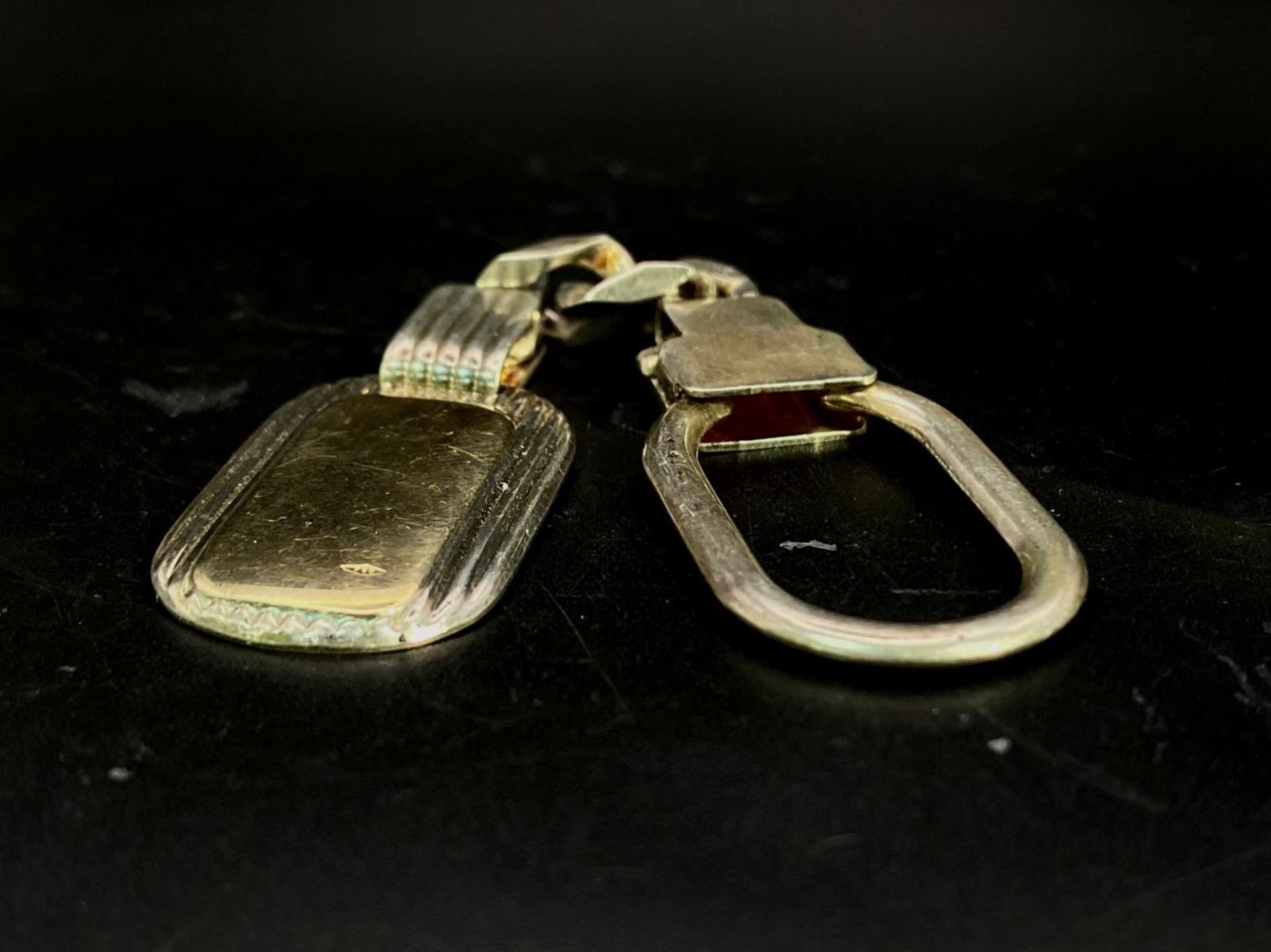 A Vintage Sterling Silver and 18K Gold Key Ring. Constructed from different parts of previous - Bild 3 aus 5