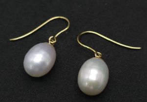 A Pair of 9K Yellow Gold and South Sea Pearl Earrings. 3.7g total weight.