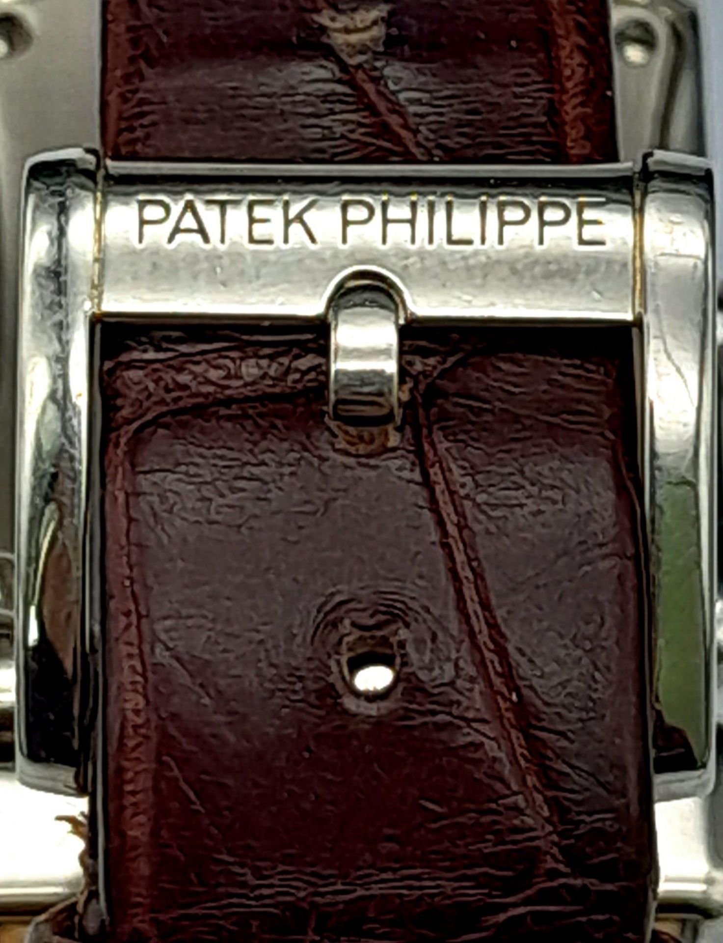 A Vintage Patek Philippe 18K White Gold and Diamond Ladies Watch. Brown leather strap with 18k - Bild 9 aus 11