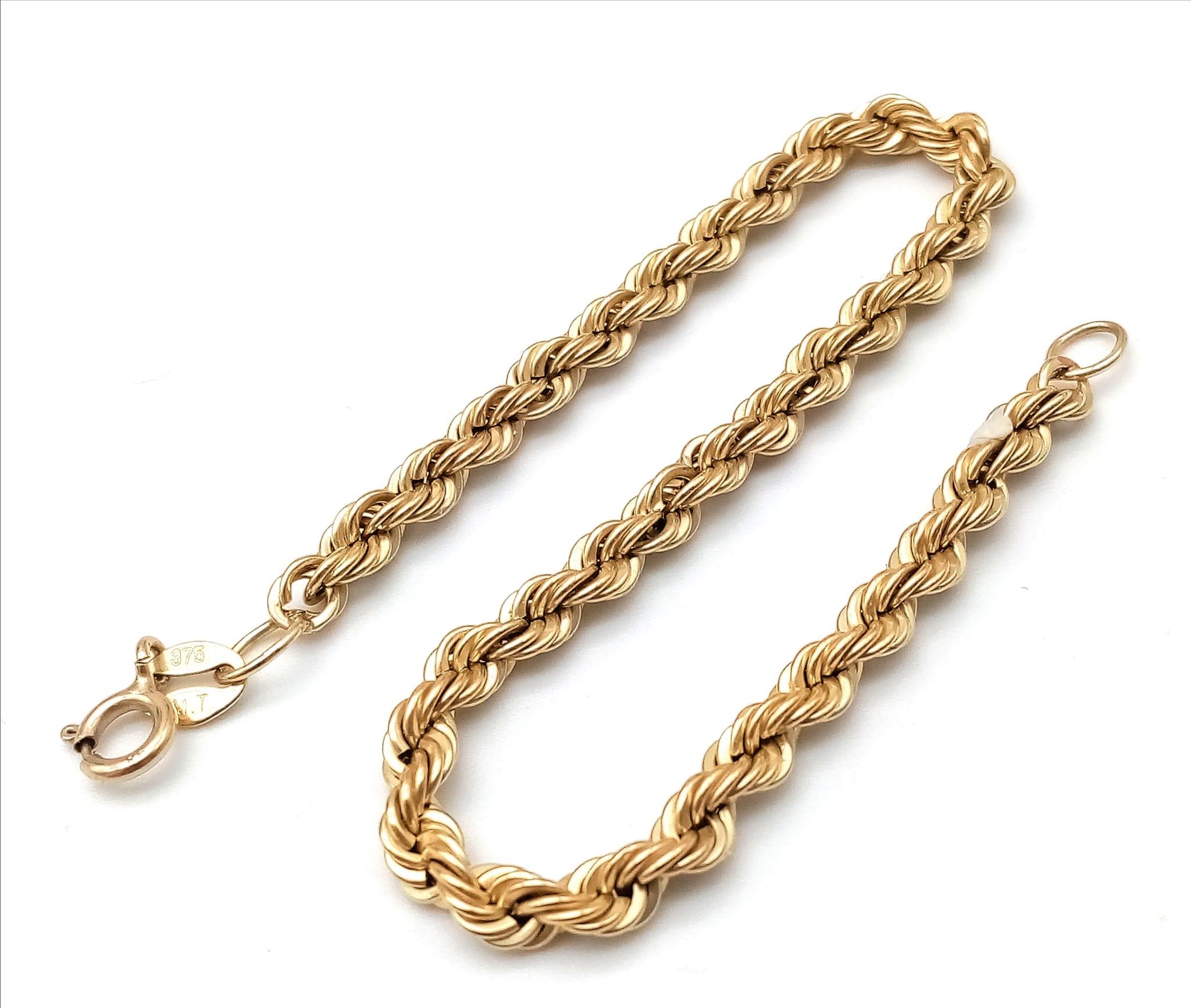 A 9K GOLD TWIST LINK 18cms BRACELET WITH A PAIR OF MATCHING TWIST EARRINGS . 3.3gms - Image 2 of 5