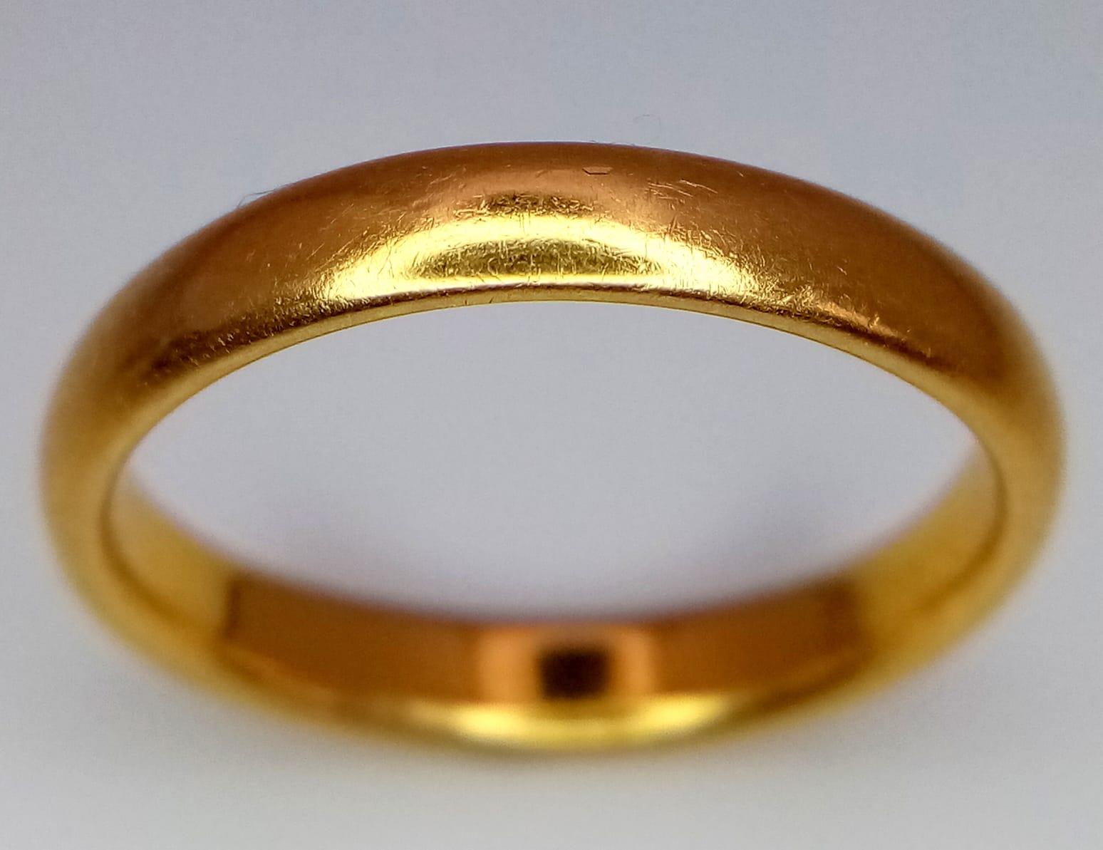 A Vintage 22K Yellow Gold Band Ring. Size P. 5.11g weight. Full UK hallmarks. - Image 2 of 4