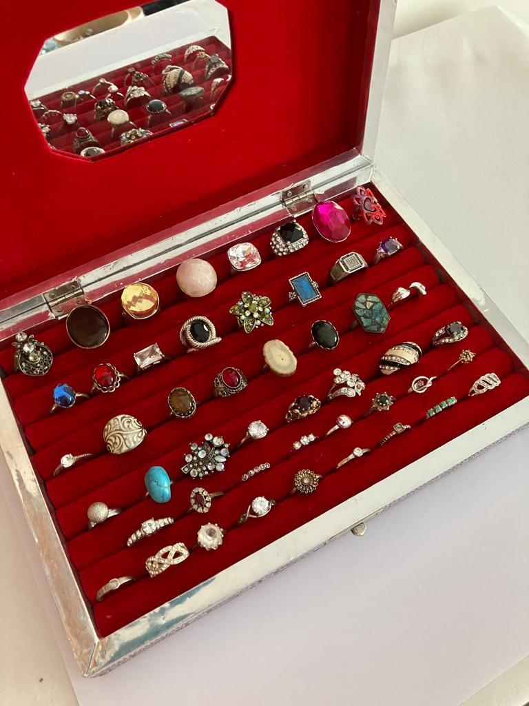 Large selection of DRESS RINGS presented in a Magnificent White Metal Jewellery Box with Beautiful - Image 5 of 6