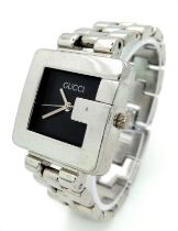 A Designer Gucci Quartz Ladies Watch. Stainless steel bracelet and Gucci logo case - 28mm. Black