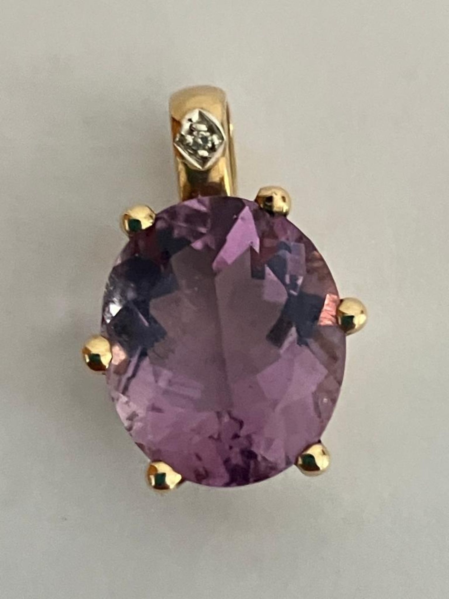 Hallmarked 9 carat YELLOW GOLD PENDANT set with a beautiful Oval Cut 3 carat AMETHYST in