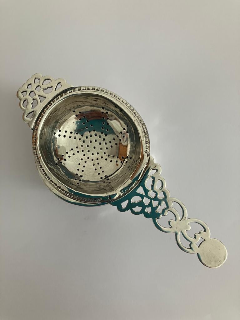 Vintage Art Deco SILVER TEA STRAINER and SOLID SILVER BOWL Having hallmark for S. Blackensee and - Image 2 of 3