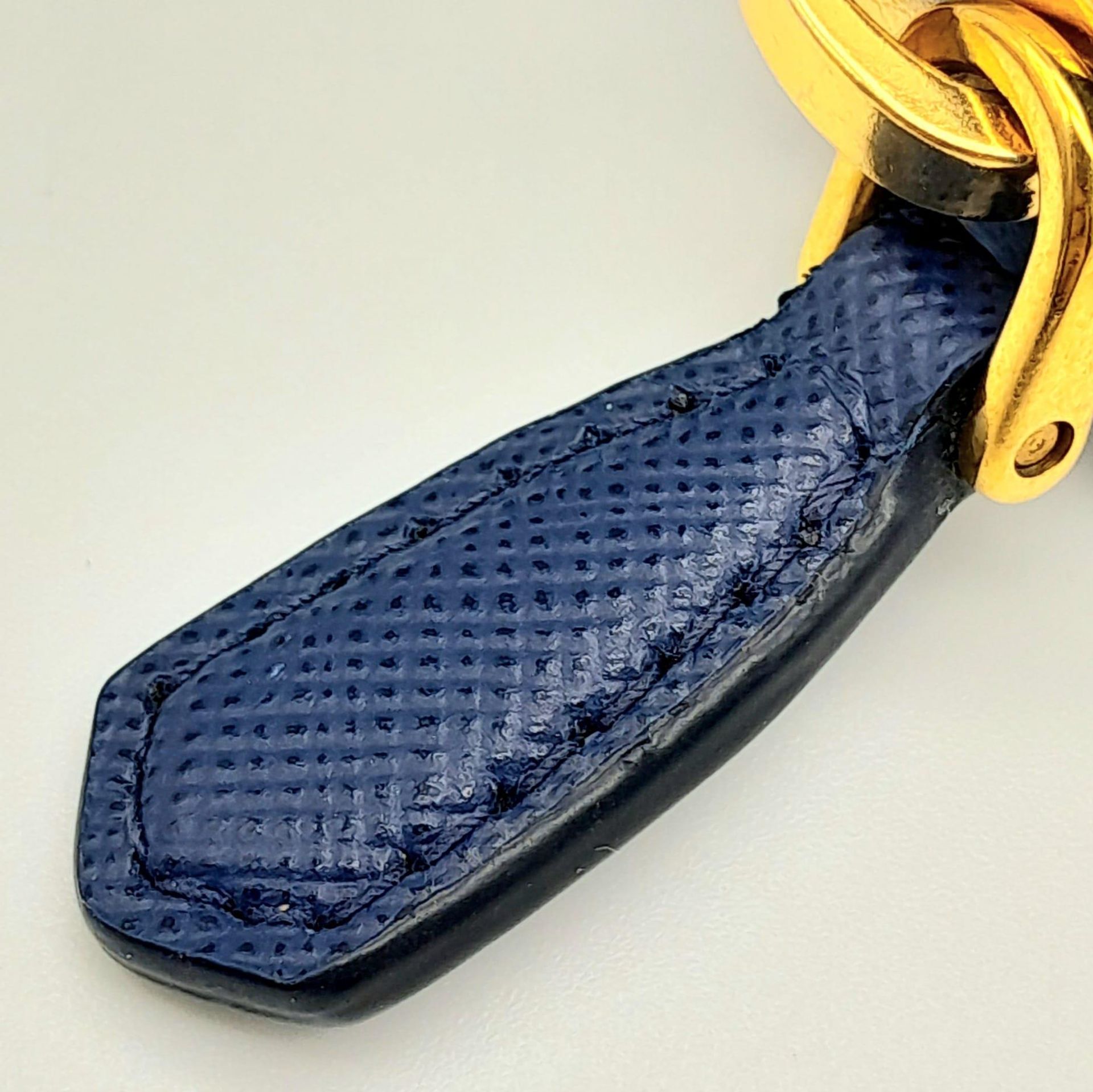 A Prada Royal Blue Purse/Wallet. Saffiano leather exterior, with the Prada logo in gold-toned - Bild 5 aus 7