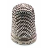 A very collectable, vintage, sterling silver thimble. Weight: 5.6 g.