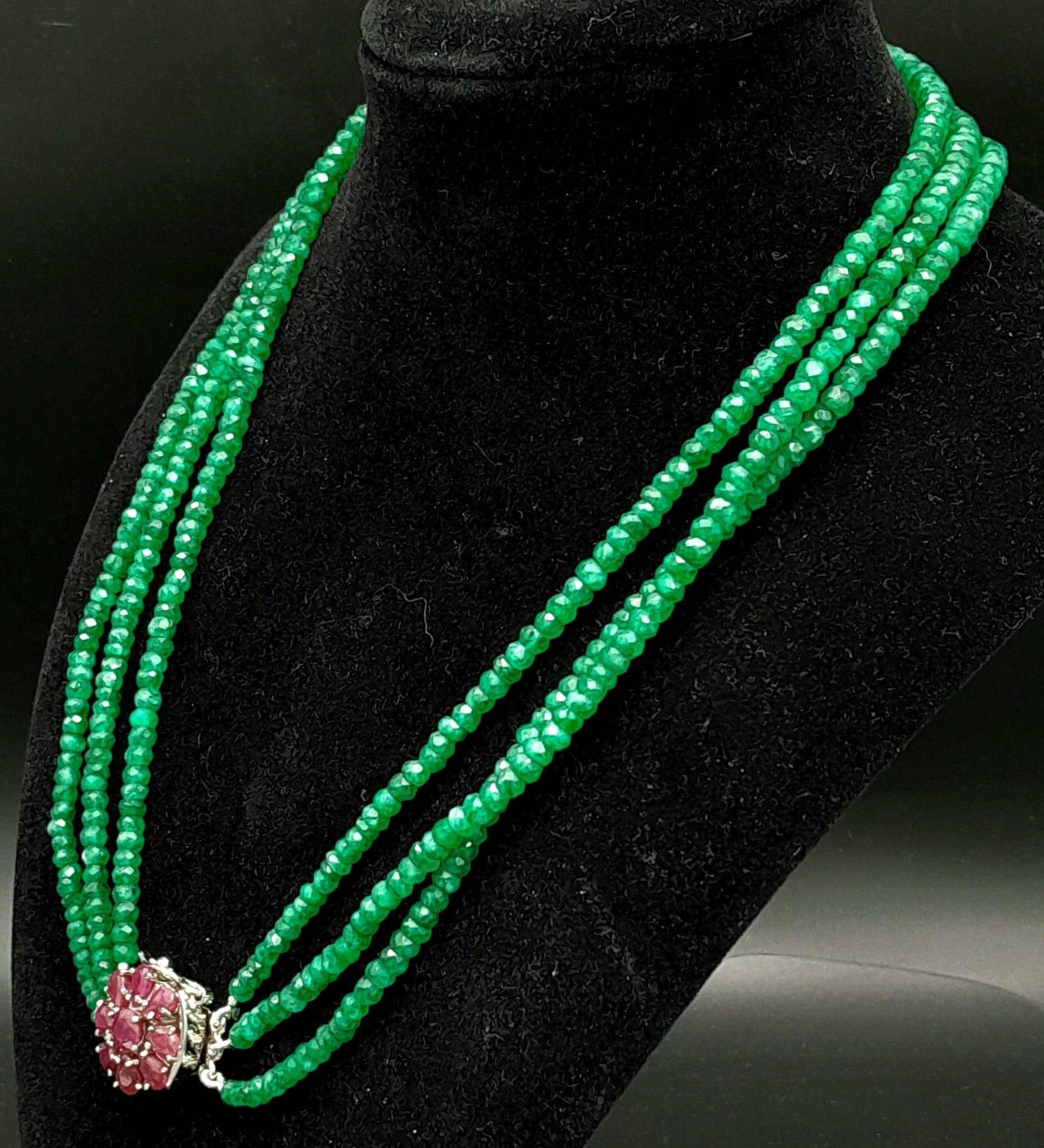 A Three Row Emerald Necklace with a Ruby and 925 Silver Clasp. 47.5cm in length, 250ctw emeralds, - Image 2 of 6