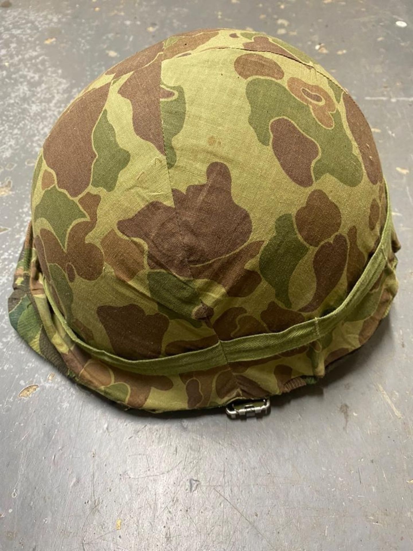 A WW2 USA Marine Corps Front Sean M1 Helmet with a Westinghouse Liner. There are numbers at the - Bild 2 aus 9