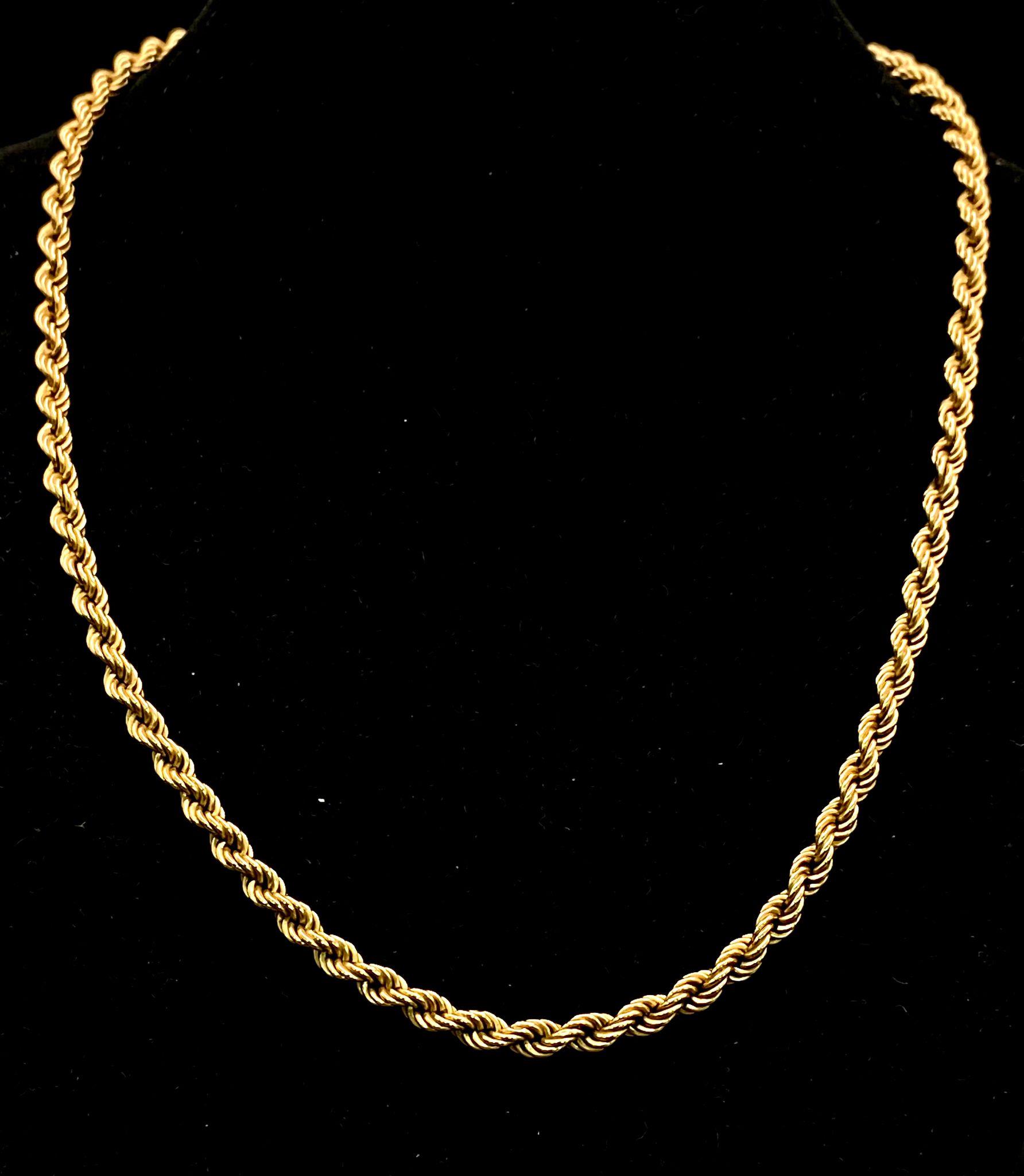 A 9K GOLD 44cms TWIST LINK CHAIN . 6gms