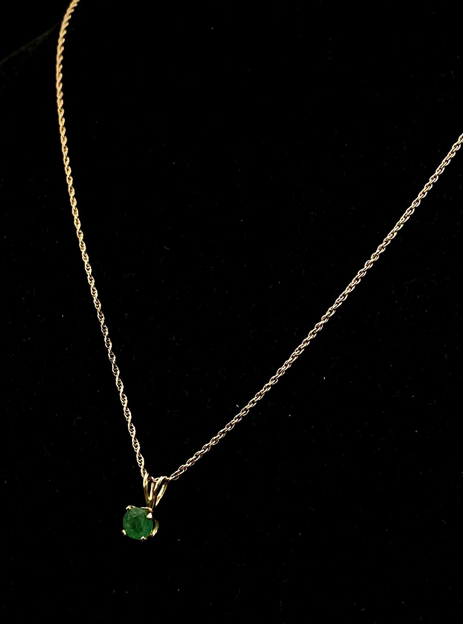 A 14k Yellow Gold Emerald Pendant on a 14k Yellow Gold Necklace. 12mm and 46cm. 2.53g total weight. - Image 2 of 6