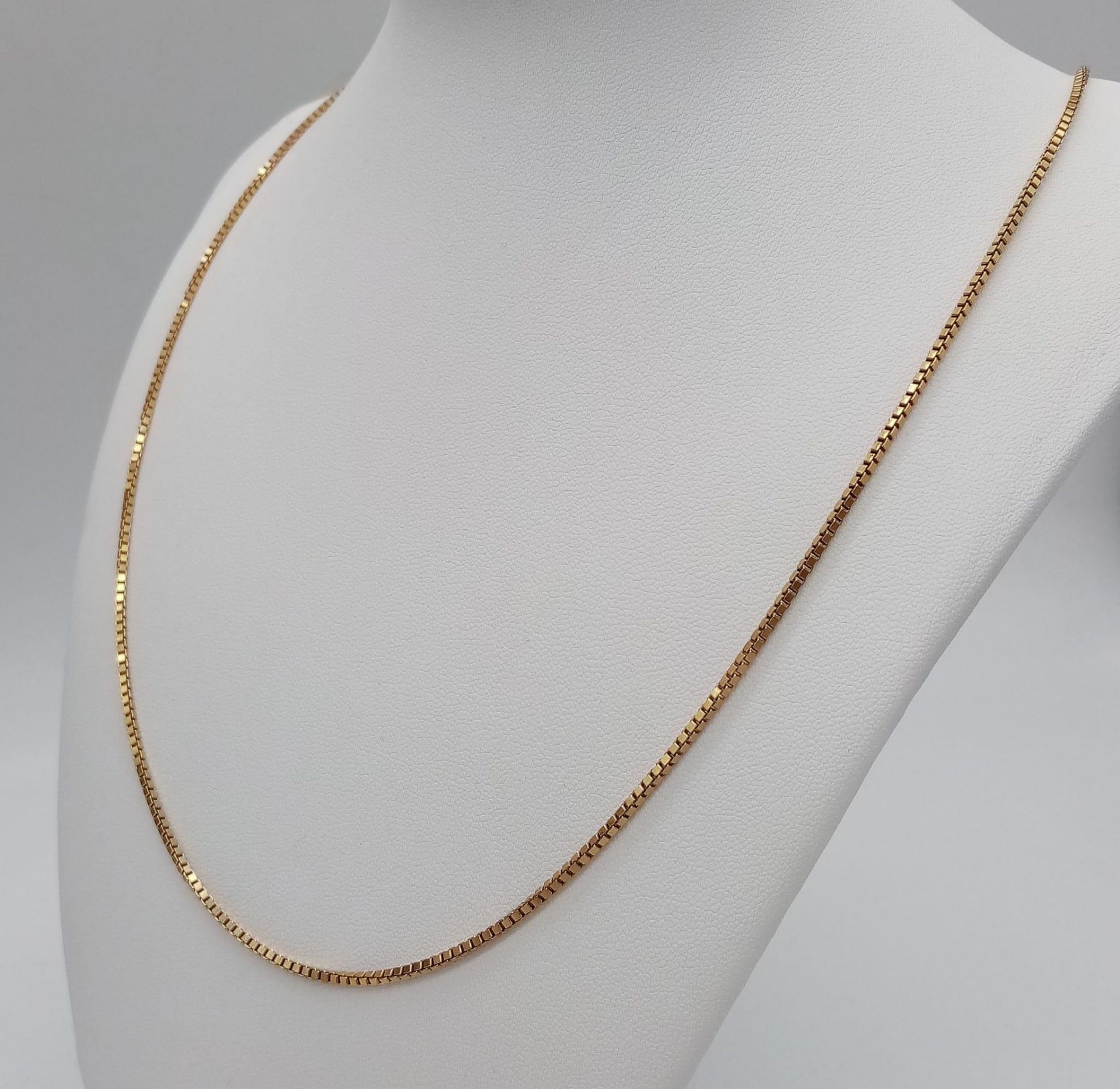 A 9K Yellow Gold Small Square Link Necklace. 59cm length. 8.54g weight. - Bild 5 aus 5