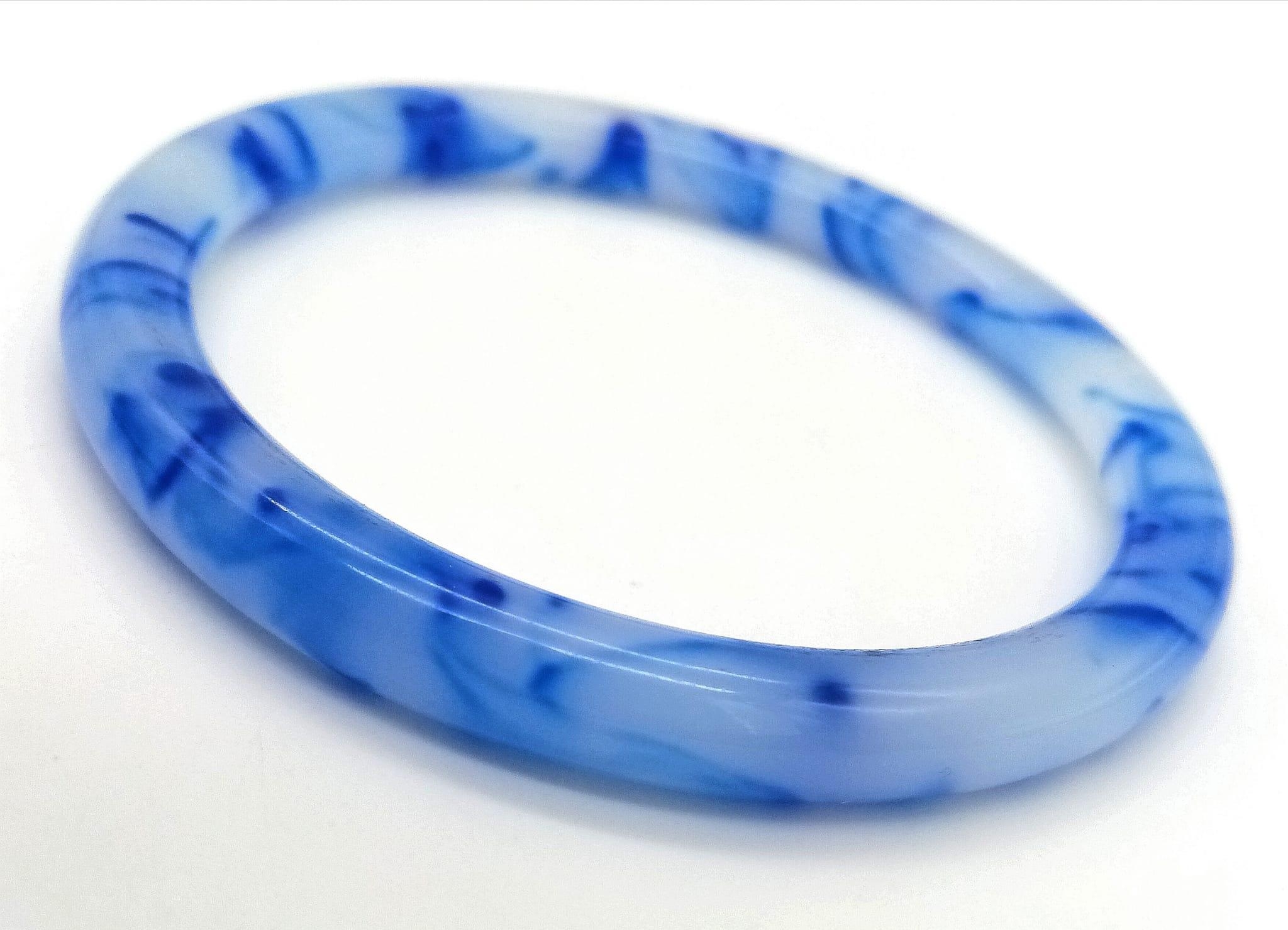 A Thin Blue and White Chinese Swirl Jade Bangle. 6cm inner diameter. 8mm width - Image 2 of 3