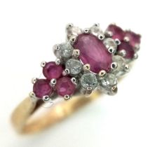 A 9 K yellow and white gold ring with rubies and white sapphires, size: N, weight: 2.3 g.
