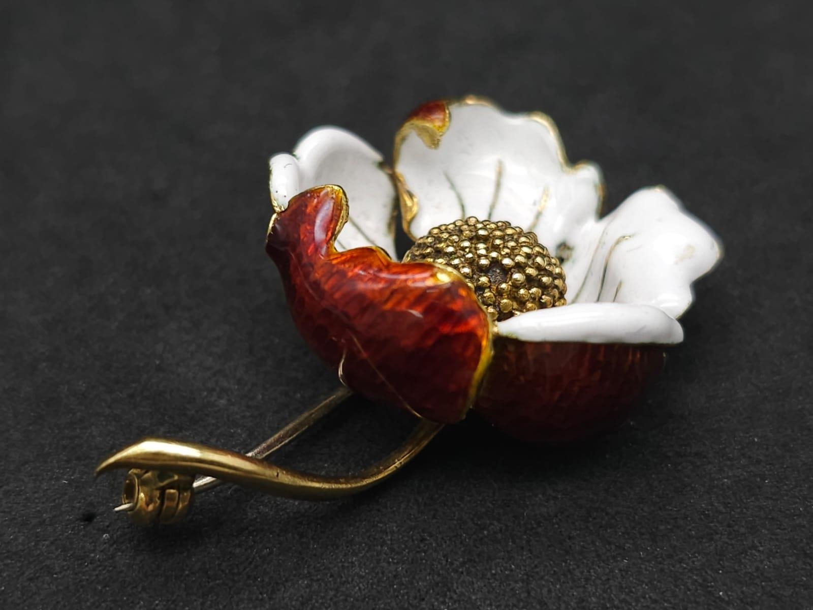 A Wonderful Vintage, Possibly Antique 18K Yellow Gold and Enamel Floral Brooch. Excellent inlaid - Image 4 of 11