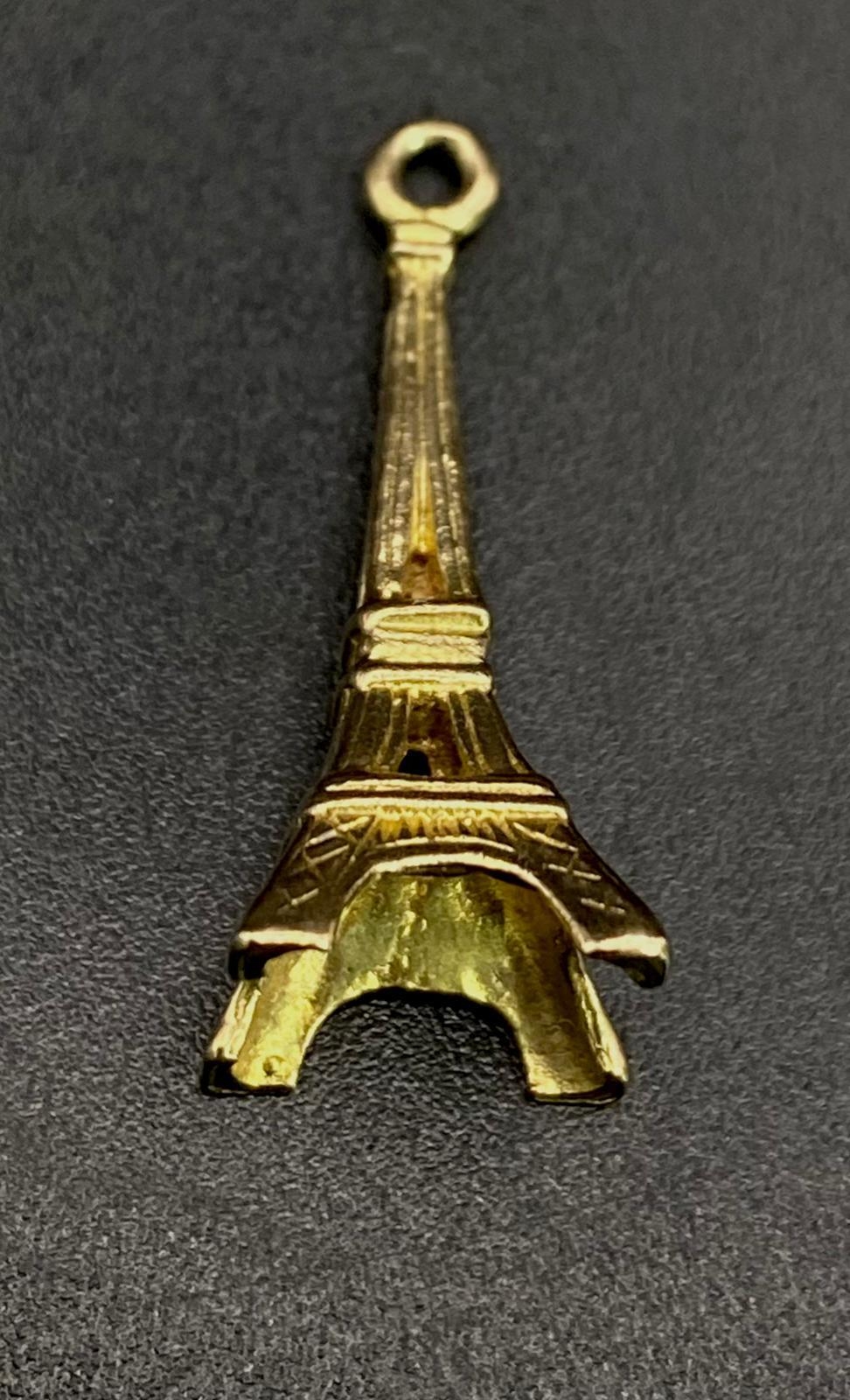 A 9K Yellow Gold Eiffel Tower Pendant/Charm. 25mm. 1.45g weight. - Image 4 of 4