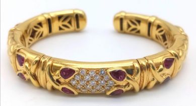 AN 18K GOLD STUNNING INNER PIERCED BANGLE WITH BEAUTIFUL OUTER WORK AND DECORATED WITH DIAMONDS