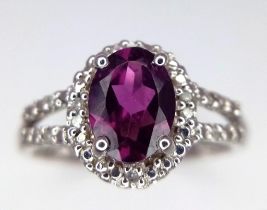 9k white gold diamond and coloured stone open shoulder ring. Weight: 2.3g Size O (dia:0.10ct)