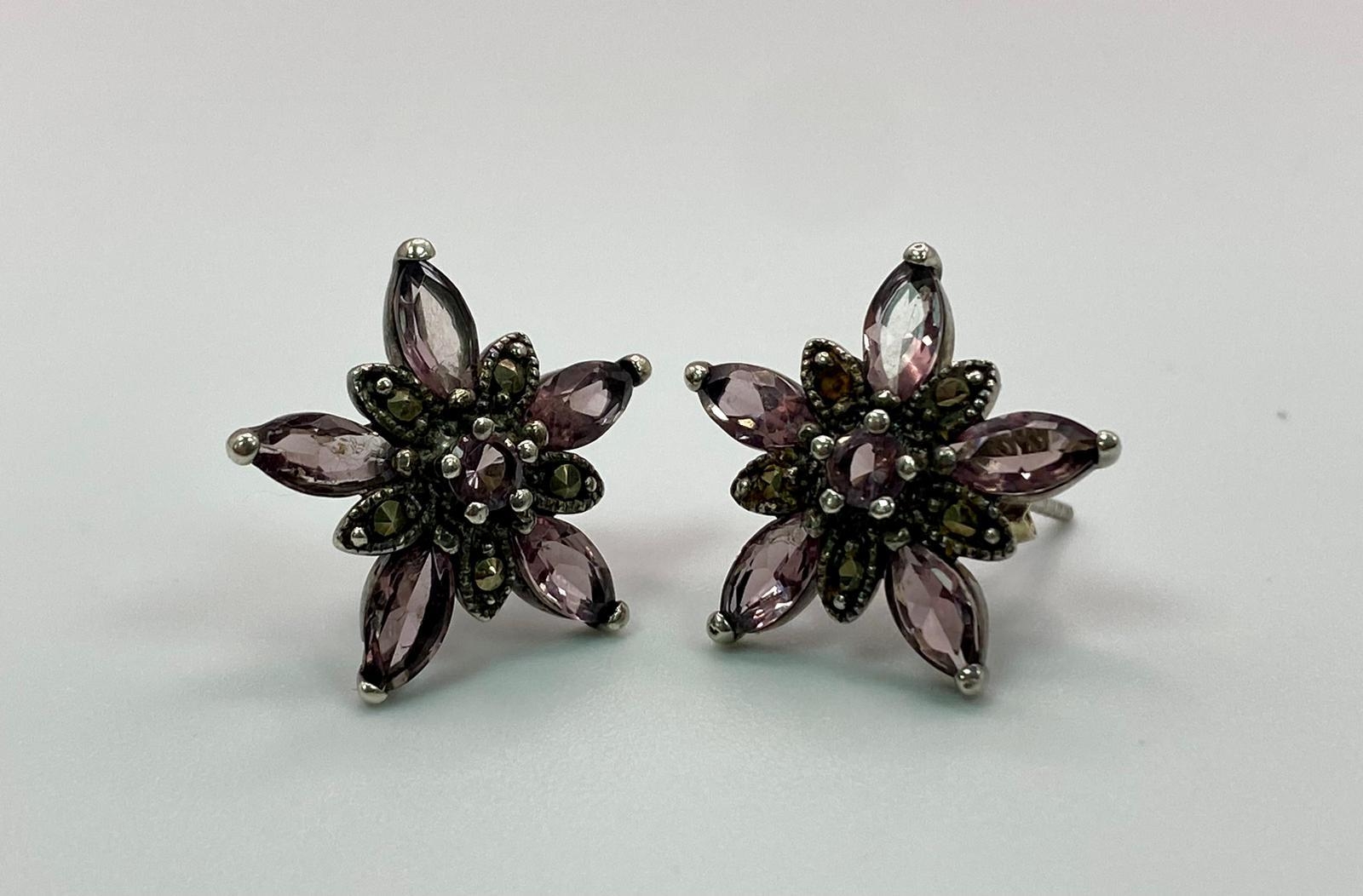 Pairing of Sterling Silver 'Star' Gemmed Stud Earrings. Pretty set with green gemstones (2cm Wide) - Image 2 of 5