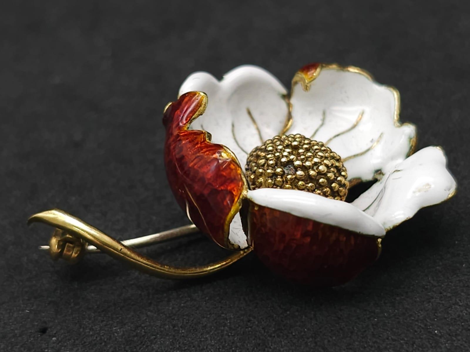 A Wonderful Vintage, Possibly Antique 18K Yellow Gold and Enamel Floral Brooch. Excellent inlaid - Image 2 of 11