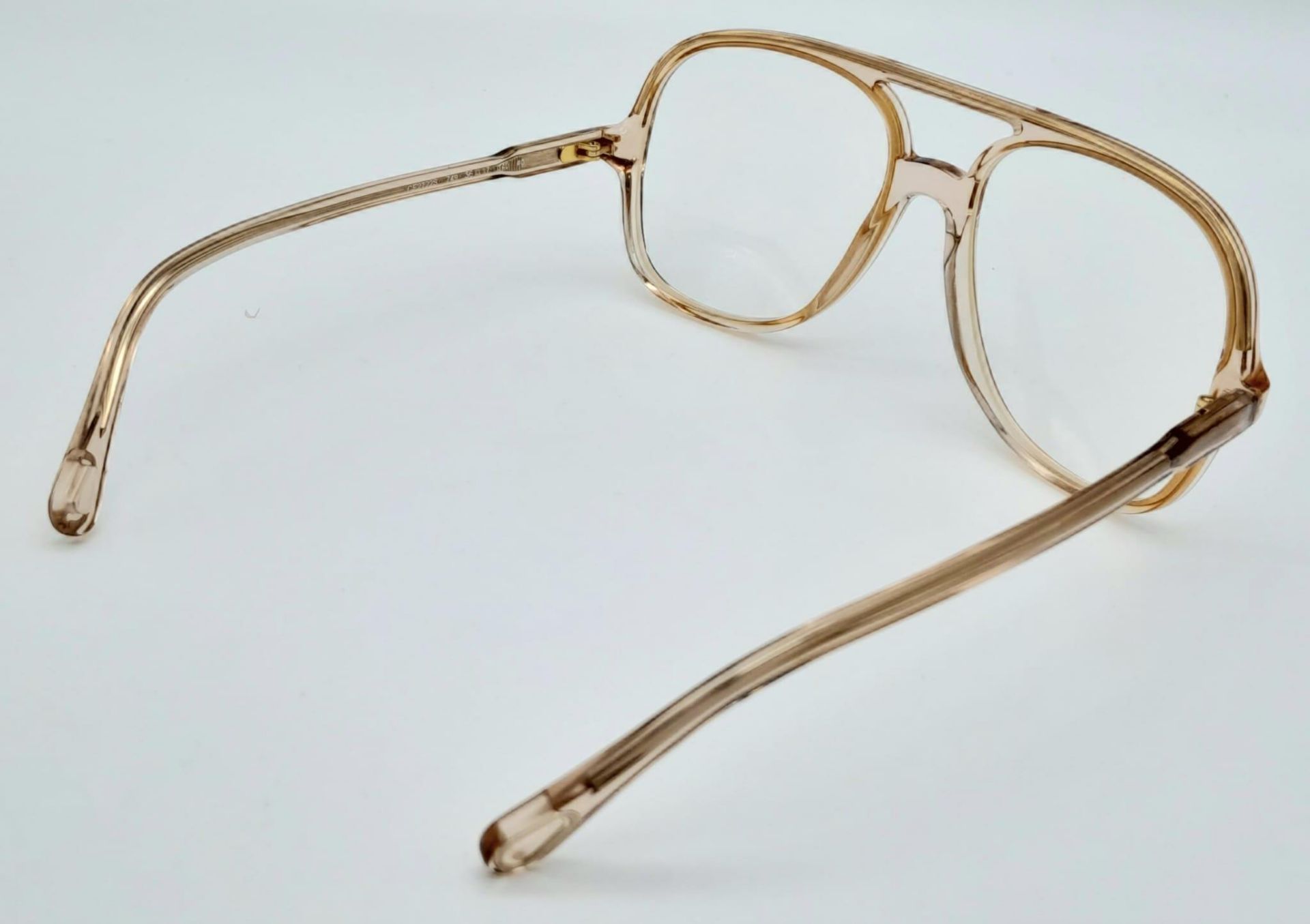Chloe 'Patty' Eyeglasses. Large navigator shape/style and nude colour, Patty brings a 70s-inspired - Bild 6 aus 11