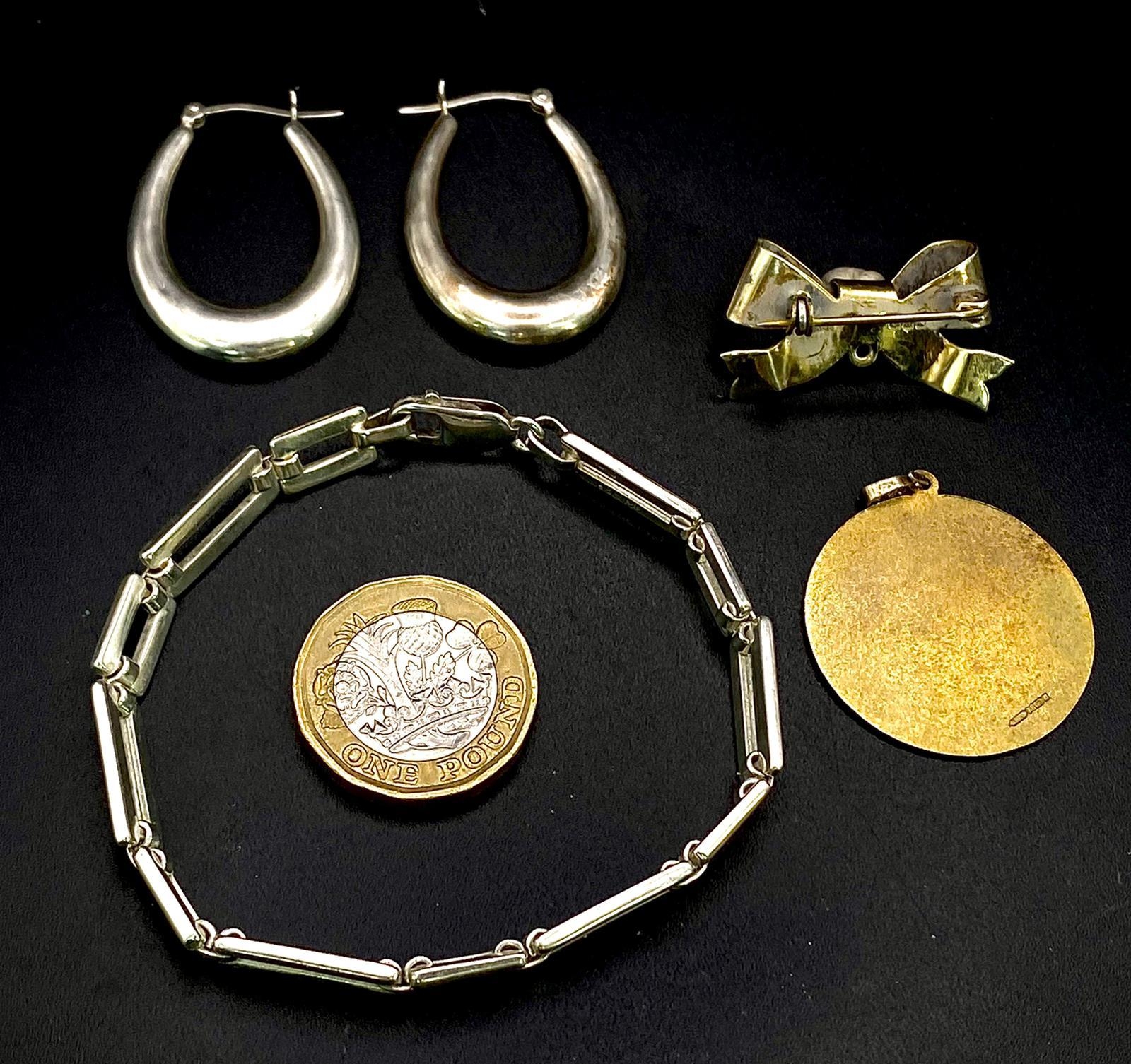 An Eclectic 925 Silver Mix - gilded St Christopher pendant, a pair of horse shoe hoop earrings, a - Image 3 of 6