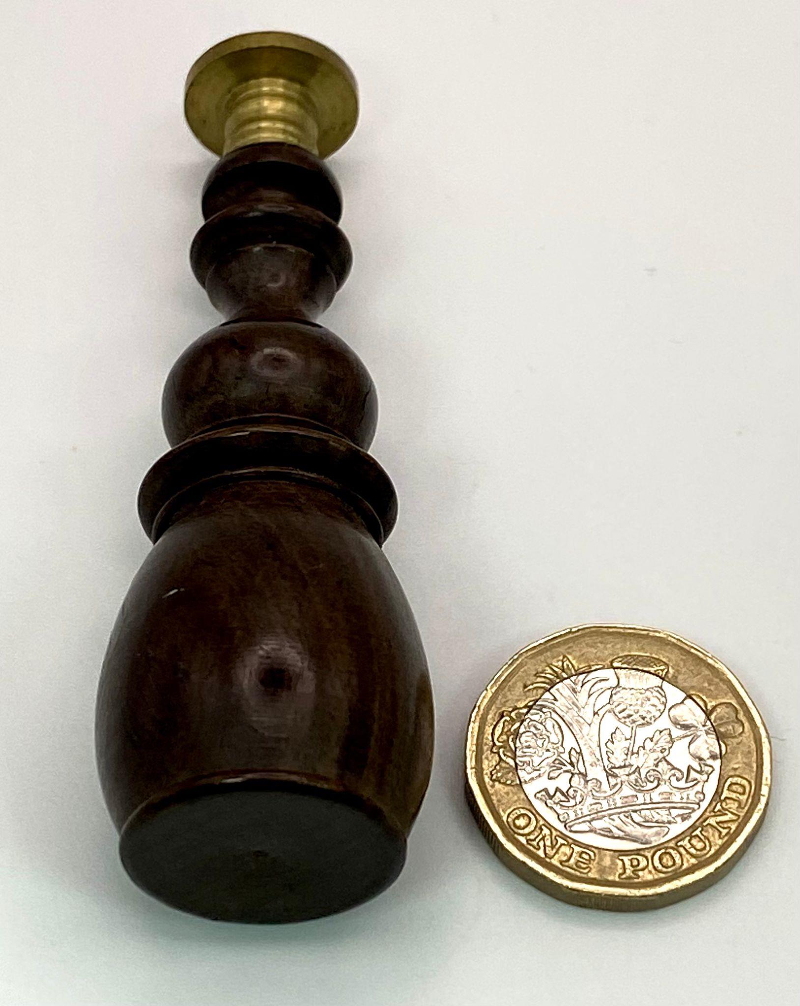 An Excellent Condition 19th Century Antique Wood and Brass Seal Size: 7.5cm - Image 4 of 5