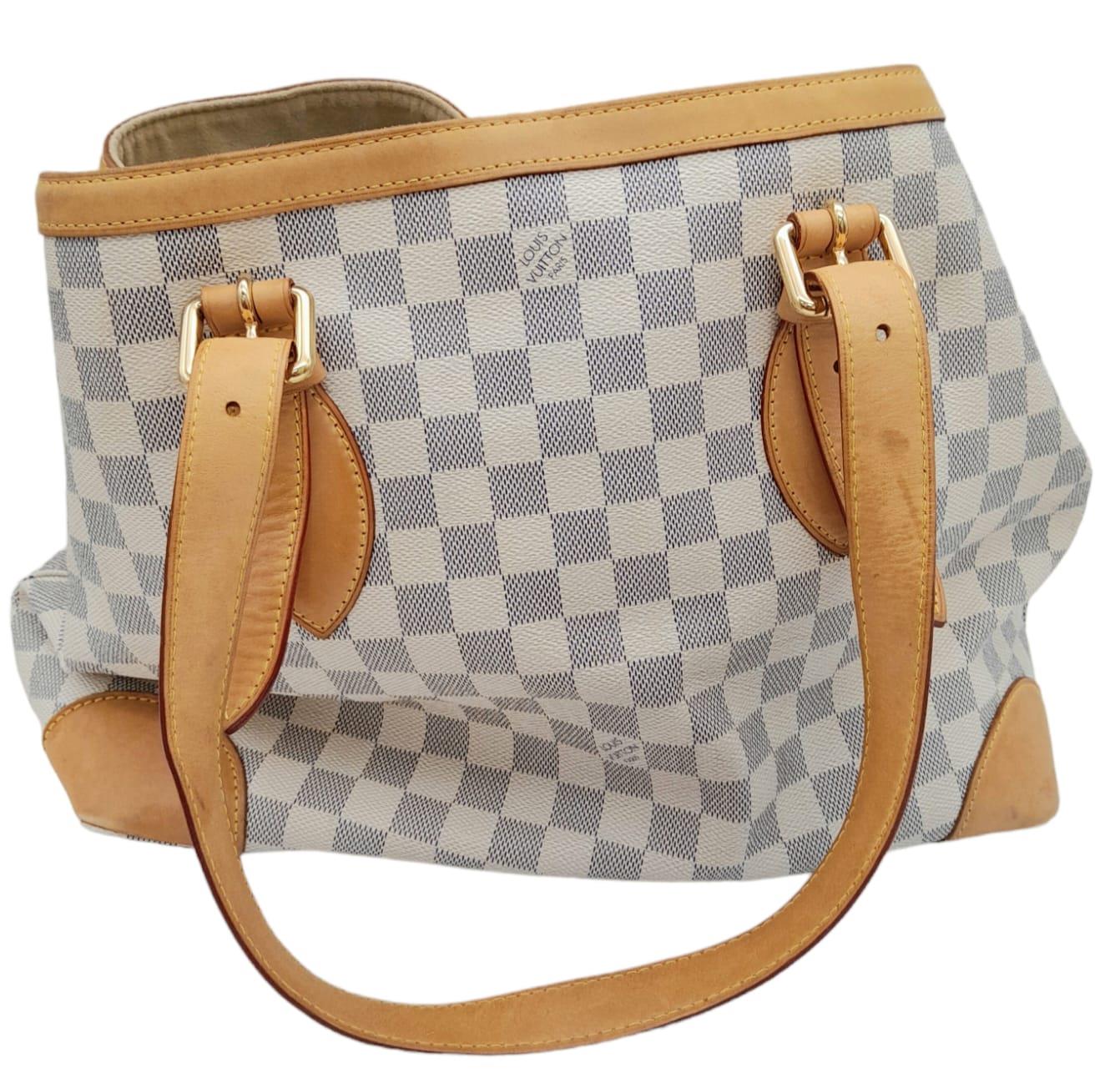 A Louis Vuitton Hampstead Bag. Damier azur leather exterior with gold-tone hardware, and snap hook - Image 4 of 10