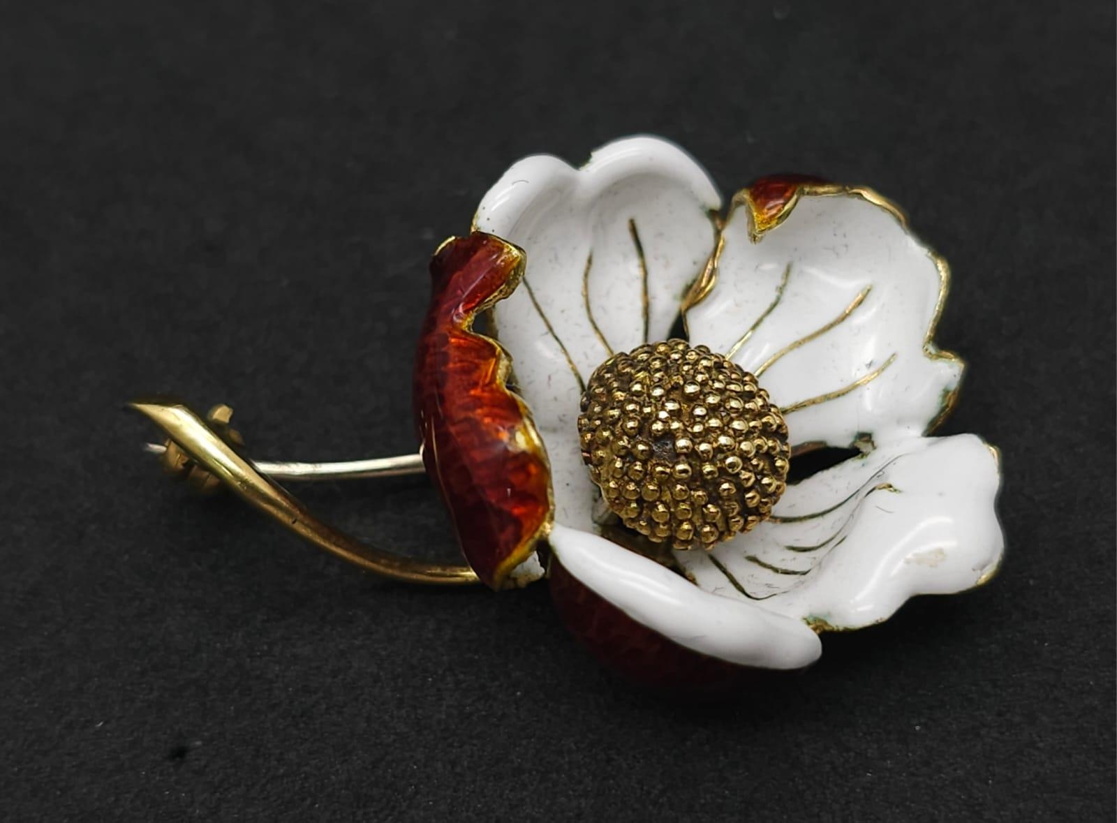 A Wonderful Vintage, Possibly Antique 18K Yellow Gold and Enamel Floral Brooch. Excellent inlaid