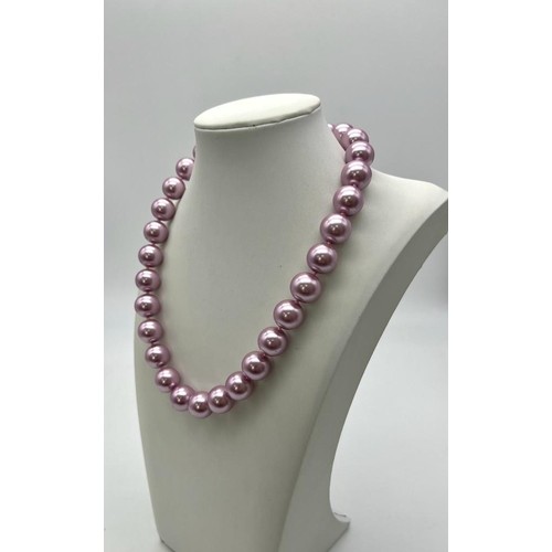 A Shimmering Lavender South Sea Pearl Shell Beaded Necklace. 14mm shell beads. Necklace length - - Image 2 of 3