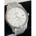 Gentlemans LORUS WRISTWATCH VX42-X351. Large face model. Finished in stainless steel silver tone.