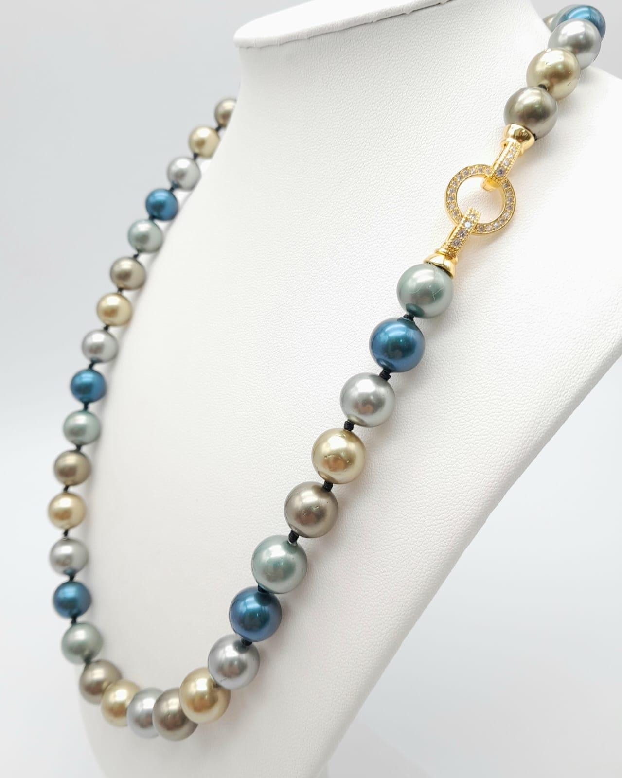 A Multi-Coloured South Sea Pearl Shell Bead Necklace. Gilded, silver and blue beads -12mm. 48cm. - Image 2 of 3