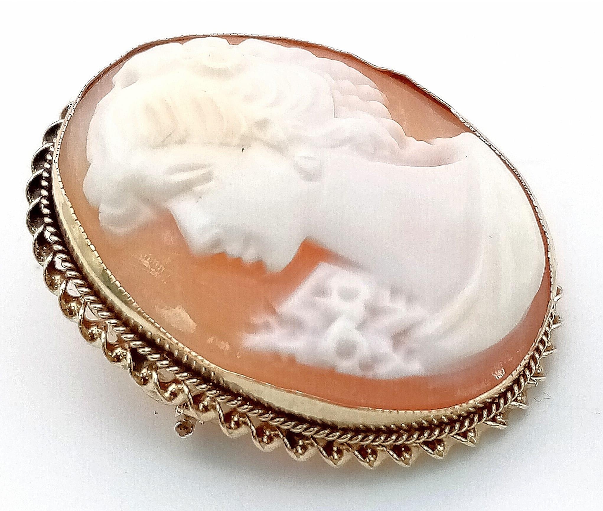 A Vintage 9K Yellow Gold Cameo Brooch. 3cm. 4.8g total weight. - Image 2 of 5