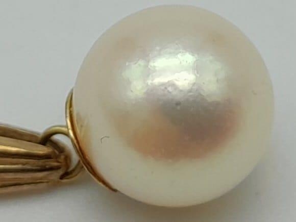 A Vintage 9K Gold and Pearl Pendant. 2cm. 1.1g total weight. - Image 2 of 2