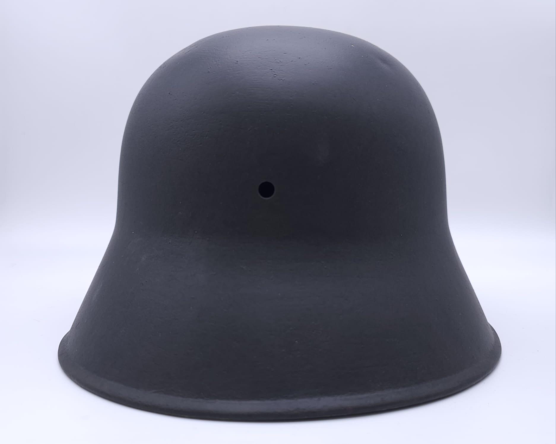WW1 German Memorial Helmet. Original WW1 German Stahlhelm helmet with post ..War memorial painting. - Image 5 of 7