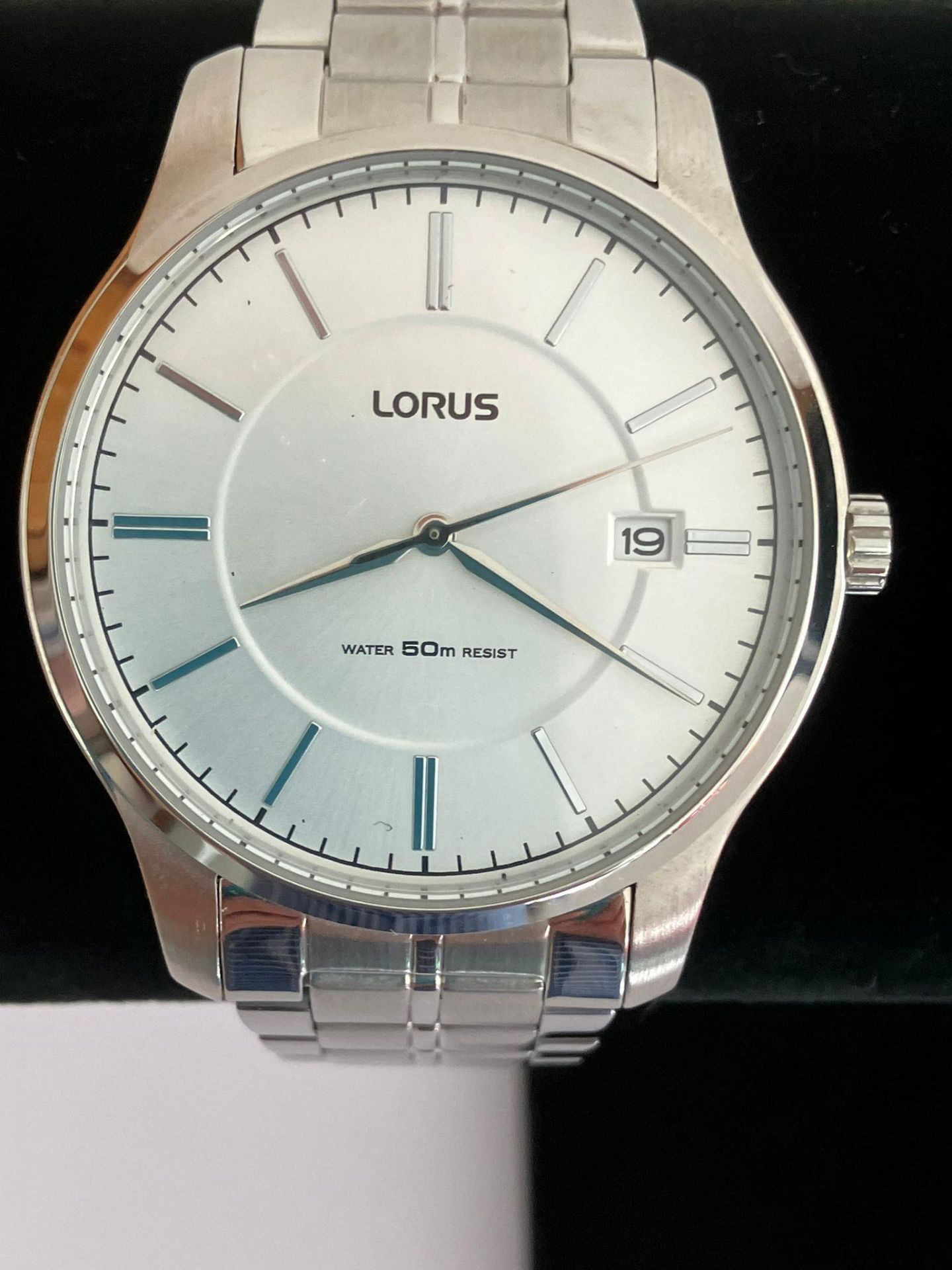 Gentlemans LORUS WRISTWATCH VX42-X351. Large face model. Finished in stainless steel silver tone. - Bild 2 aus 2