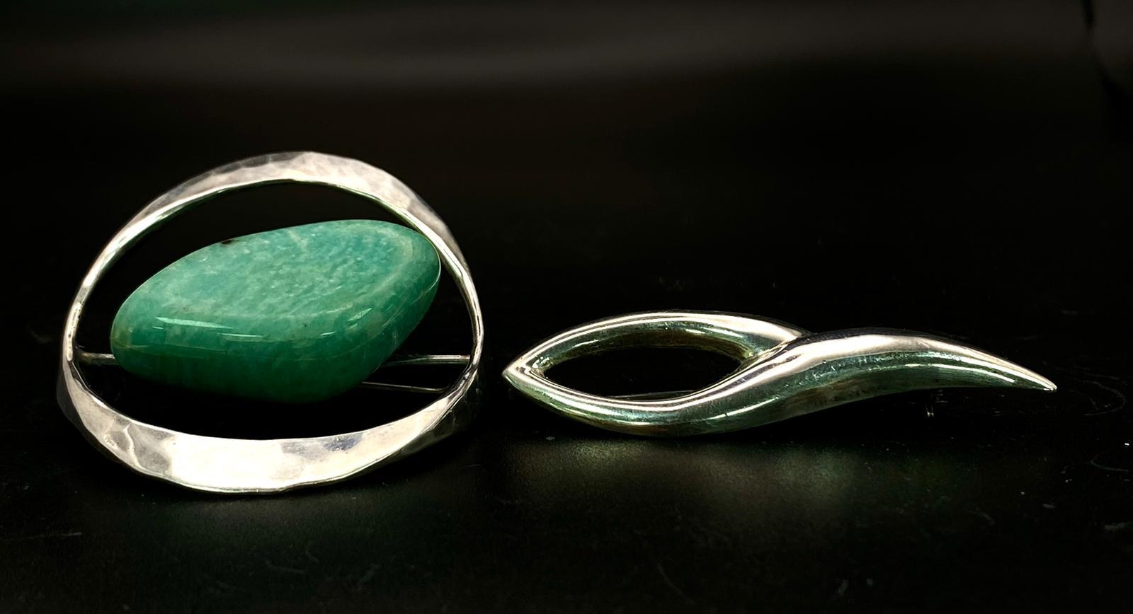 Two Sterling Silver Vintage Brooches. First, a stunning NORWAY Silver brooch with large Turquoise - Image 2 of 5